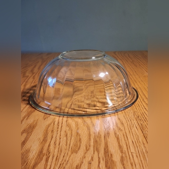 Vintage Pyrex #325 Clear Wavy/Scalloped Nesting Glass Mixing Bowl 2-1/2 Qt - Picture 9 of 9